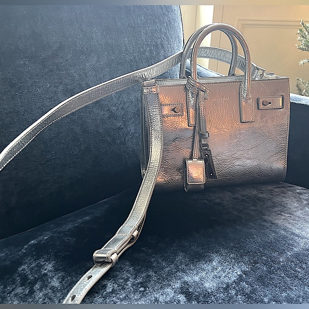 SAINT LAURENT LEATHER SAC DE JOUR! PRISTINE! SILVER CRACKLED LEATHER! WORN ONCE! - Picture 4 of 13